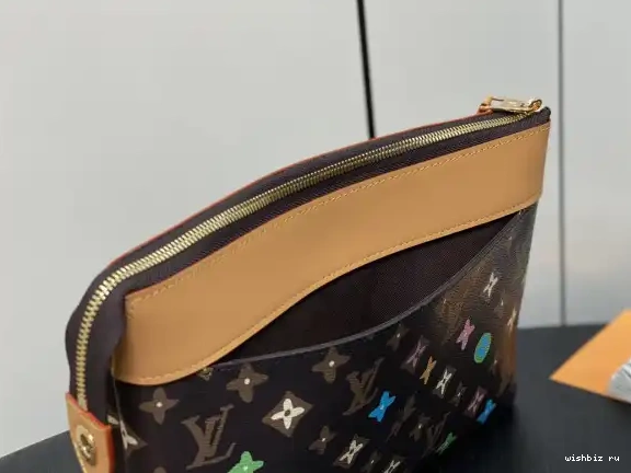 WIS LOUIS SOUPLE-32*21*8CM POCHETTE VOYAGE VUITTON 0531